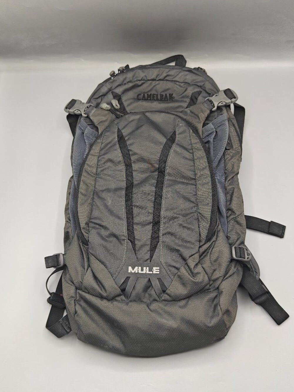 CamelBak M.U.L.E Grey Backpack Bag Hiking Runner Lightweight Fall Bladder